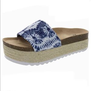 Dirty Laundry NWT Size 7.5 Blue Tie Dye Platform Espadrille Slides